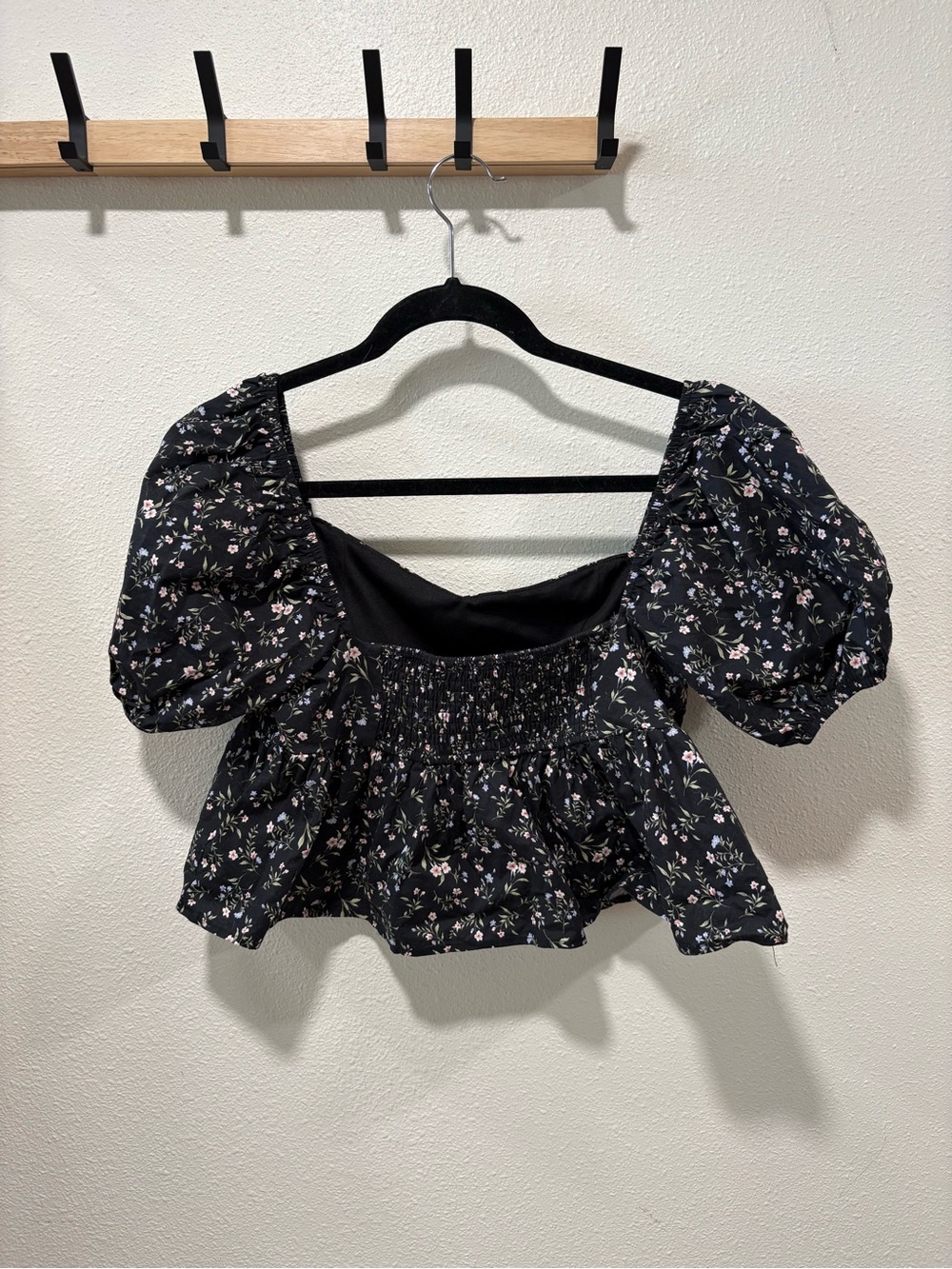 Altard state Black Floral Puff-Sleeve Top - Picture 2 of 4